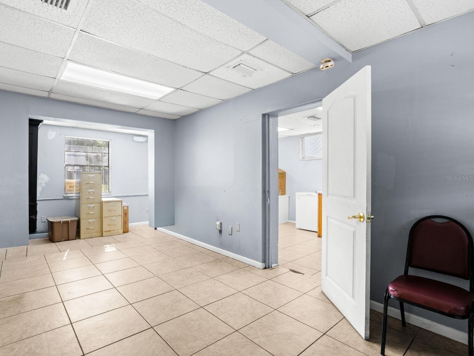 110 N LINCOLN AVE — photo 14