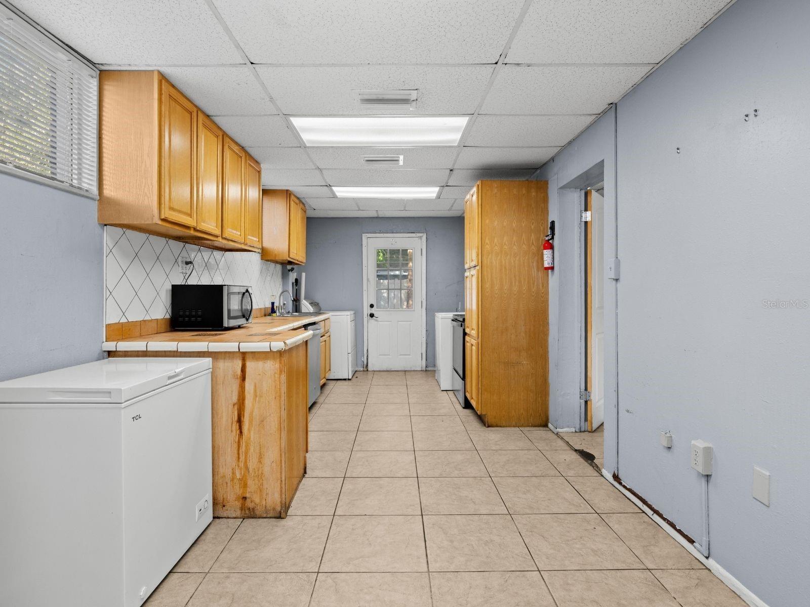 110 N LINCOLN AVE — photo 32