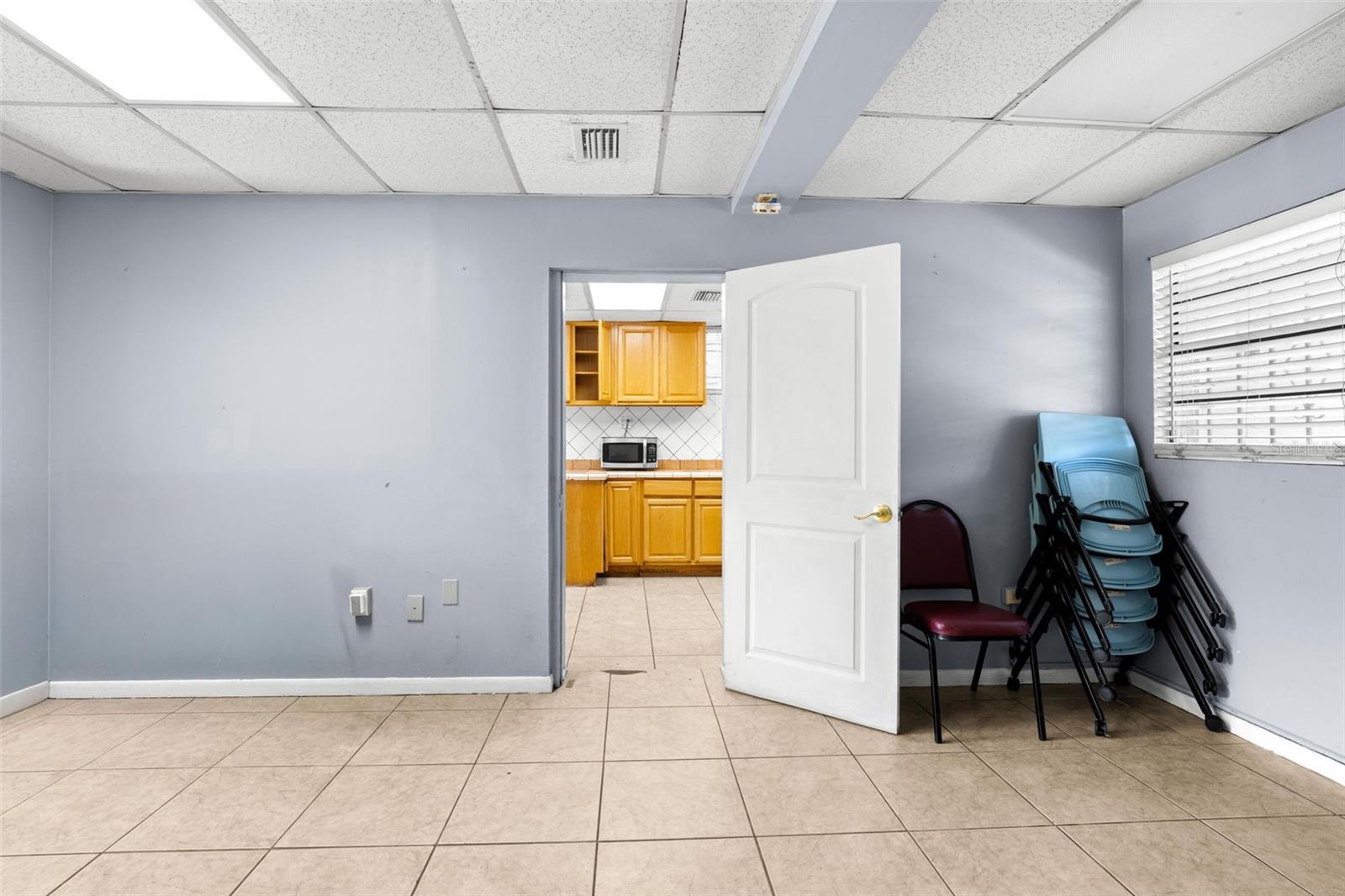 110 N LINCOLN AVE — photo 16