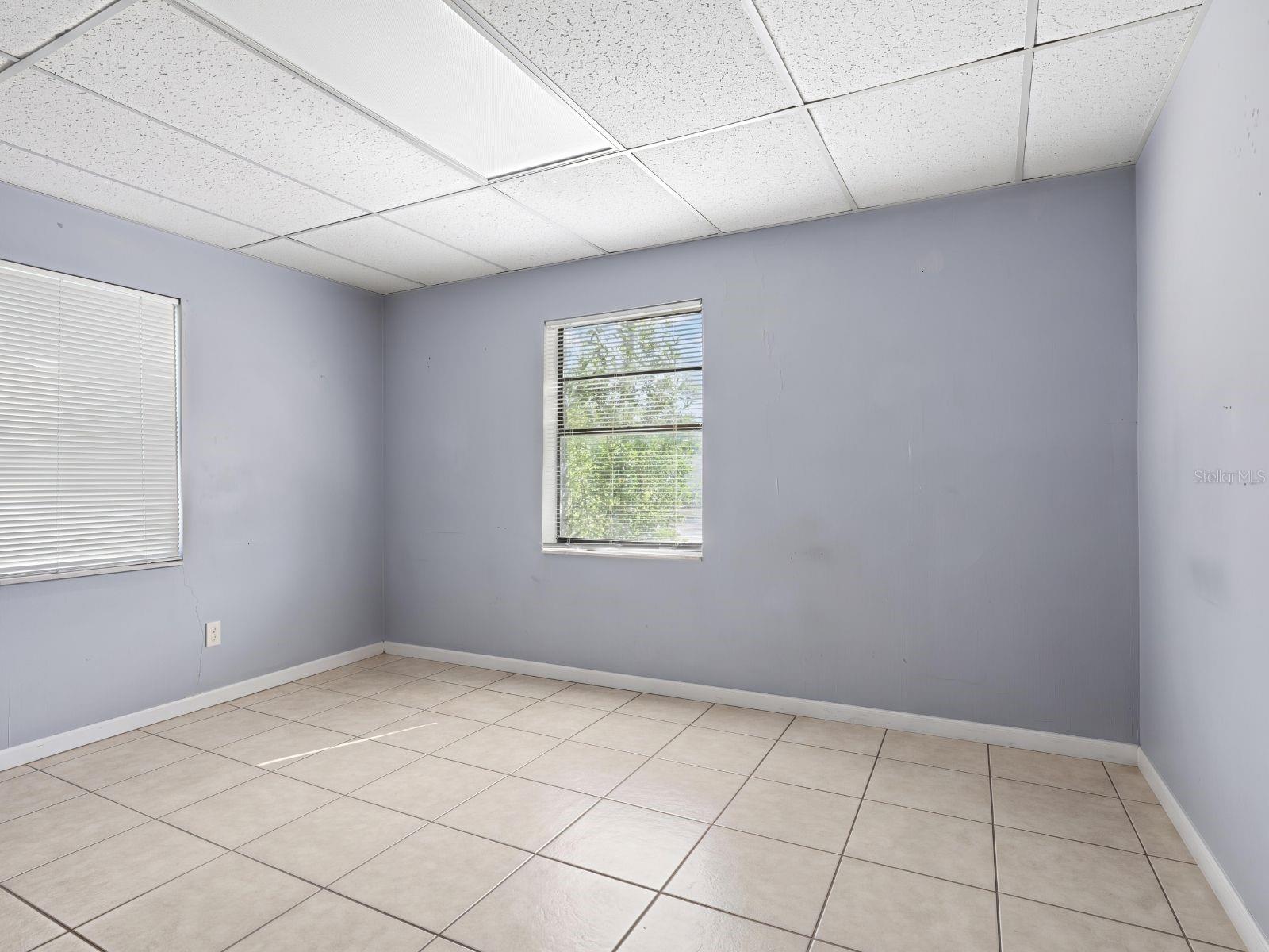 110 N LINCOLN AVE — photo 46