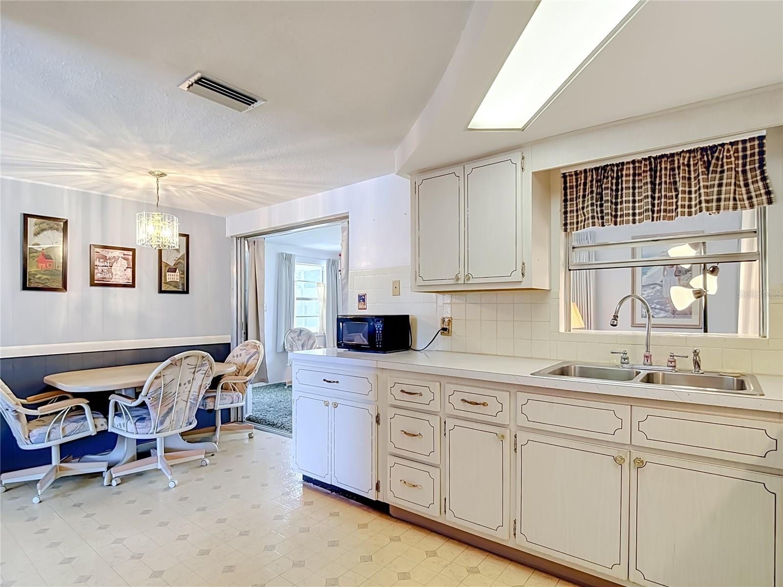 4617 CROTON DR — photo 29