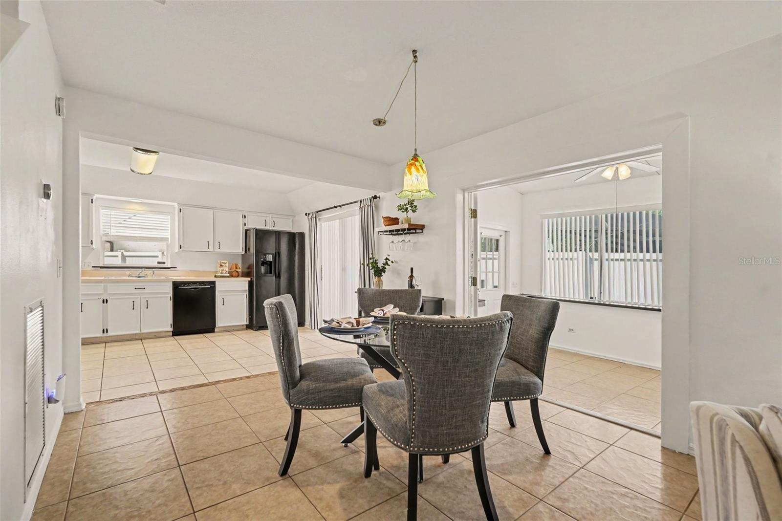 9758 FOX HOLLOW RD — photo 3
