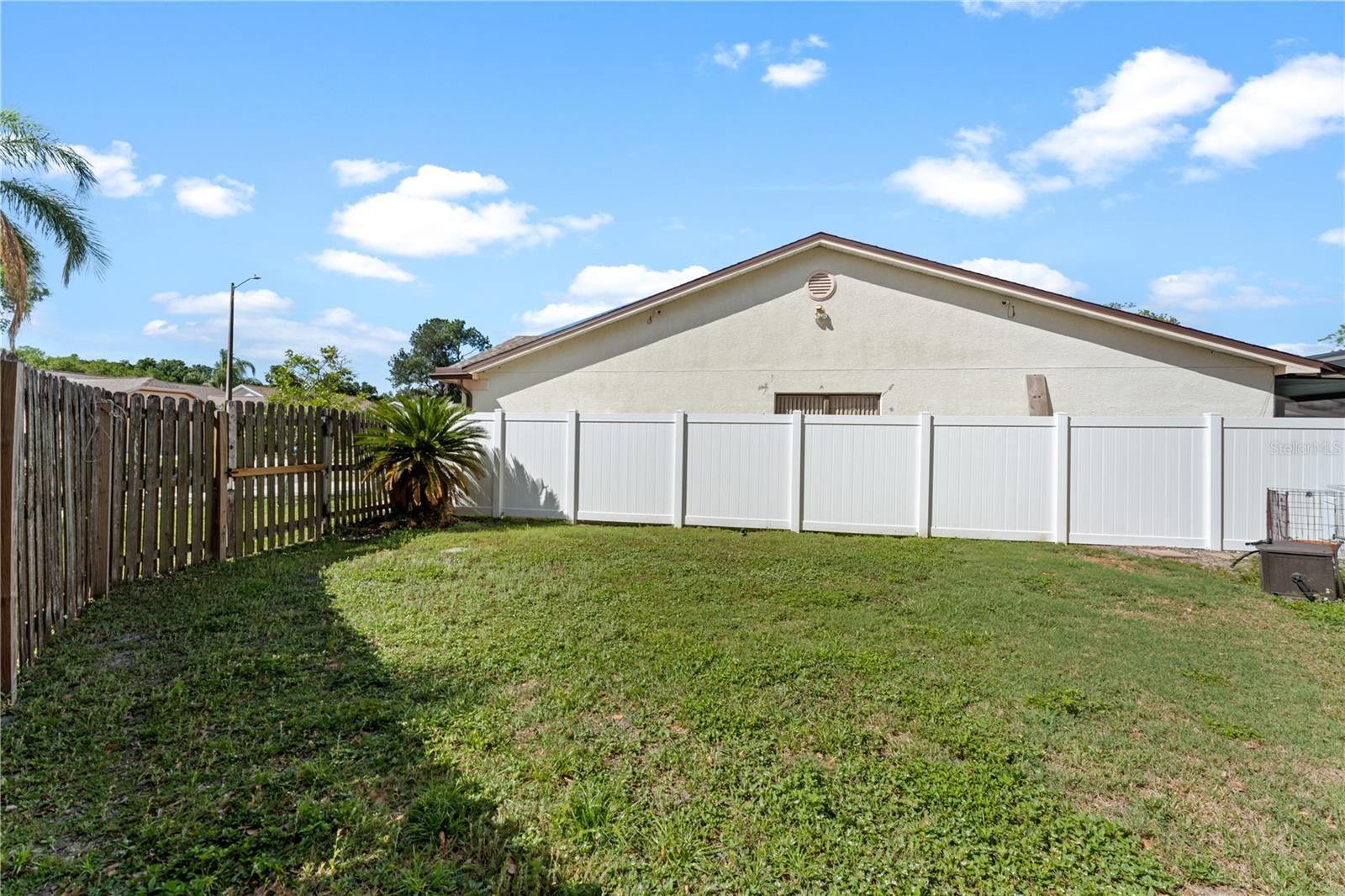 9758 FOX HOLLOW RD — photo 37