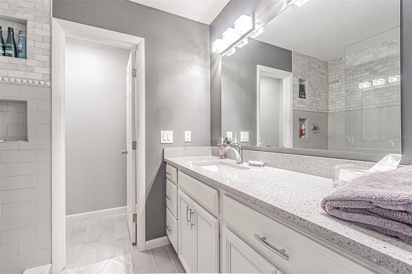 7348 BROOKVIEW CIR — photo 5