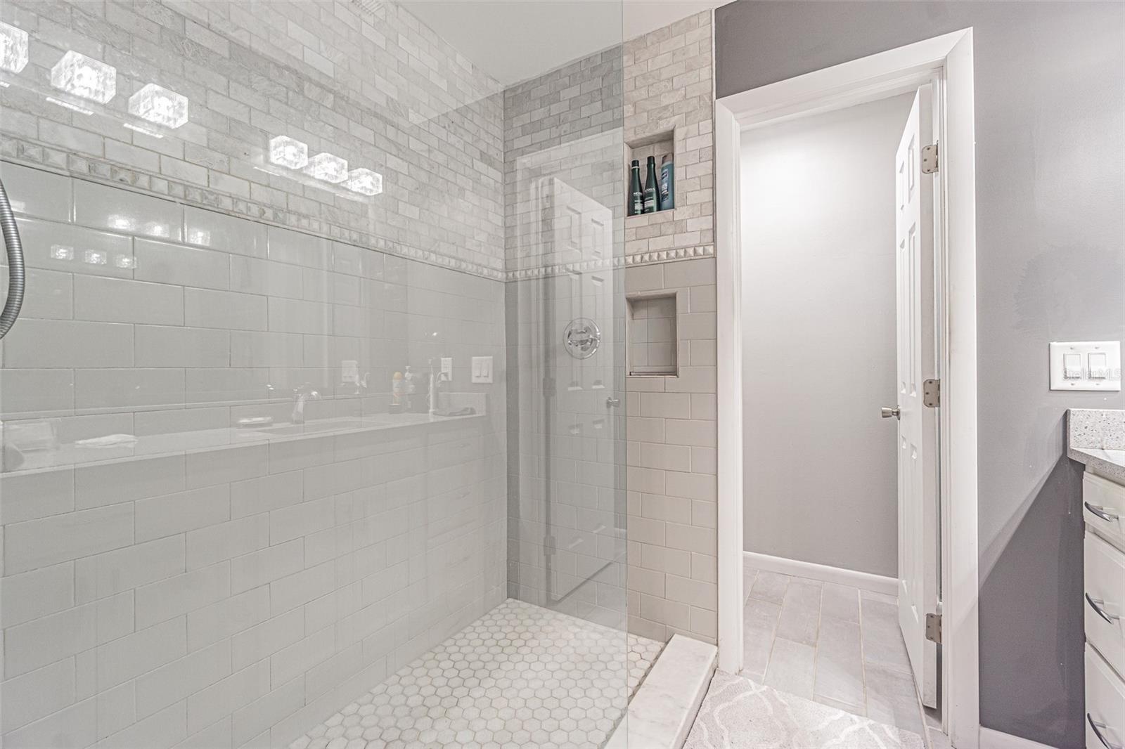 7348 BROOKVIEW CIR — photo 7
