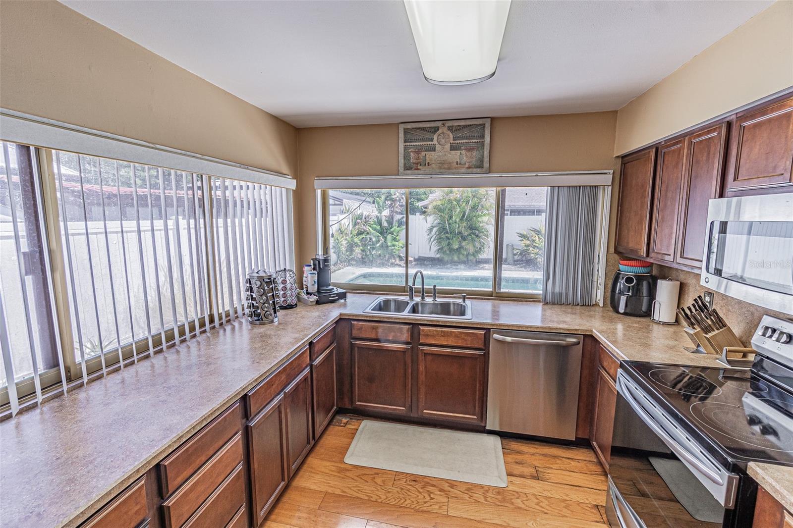 7348 BROOKVIEW CIR — photo 13