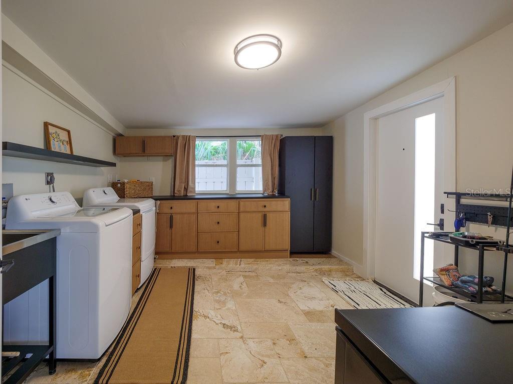 3 MICHIANA PL — photo 40