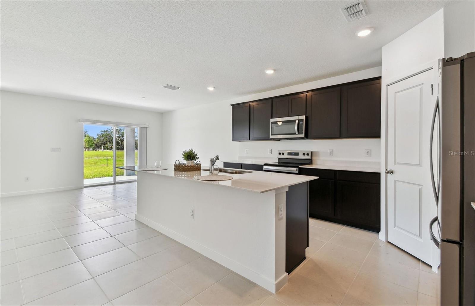 10818 SAPPHIRE BREEZE CV — photo 4