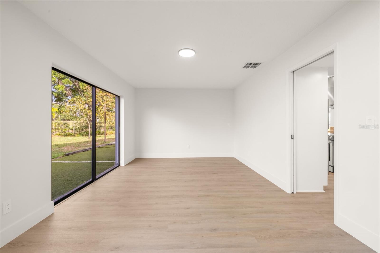 2668 CONCORDE CT — photo 27