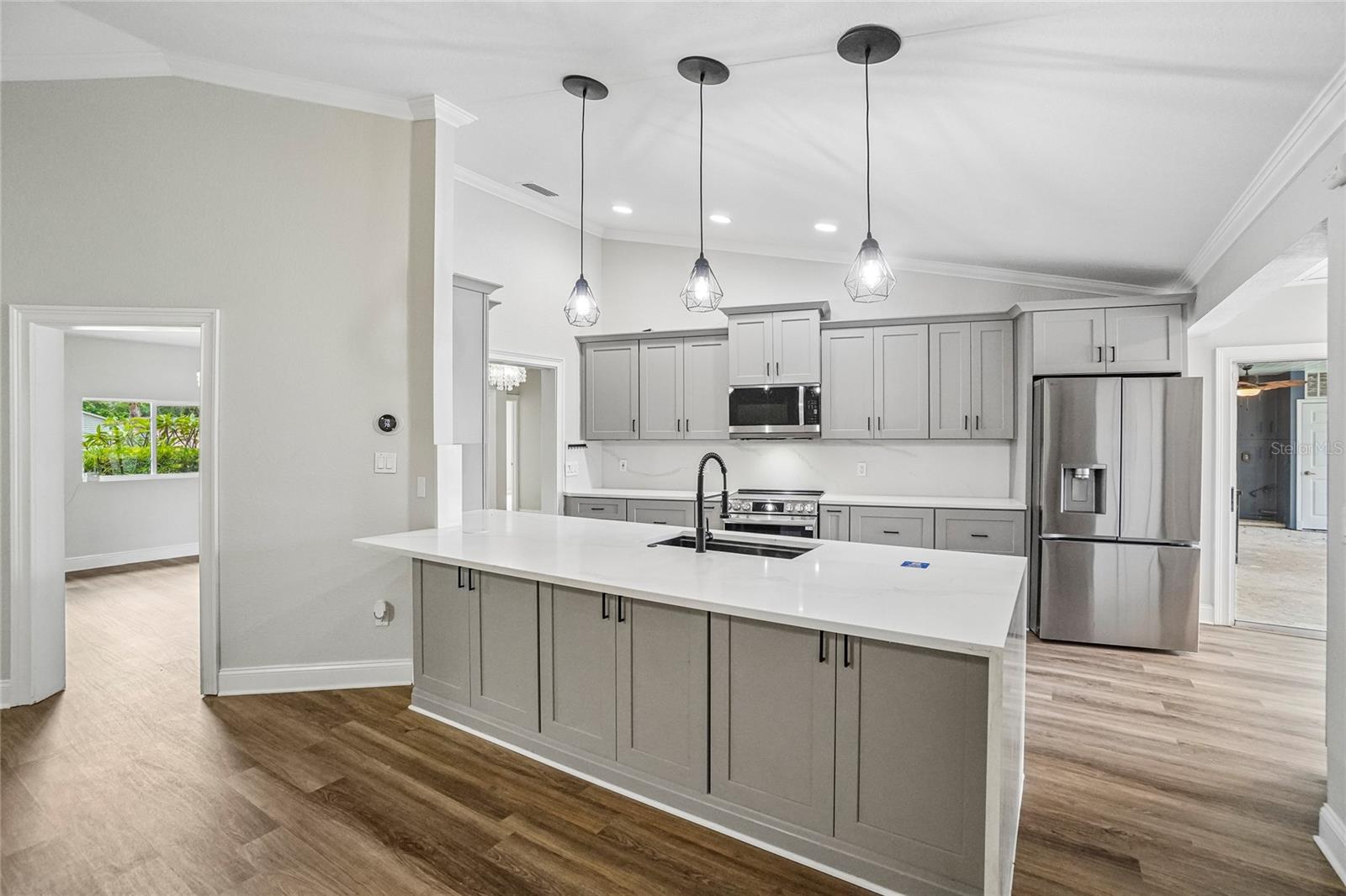 5609 EXECUTIVE DR — photo 2