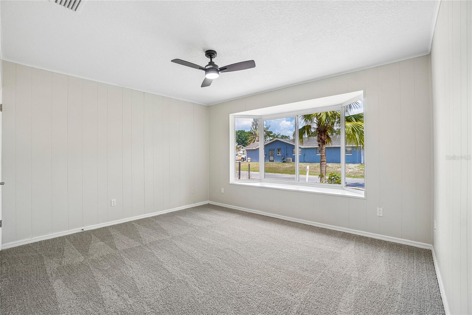 5609 EXECUTIVE DR — photo 4
