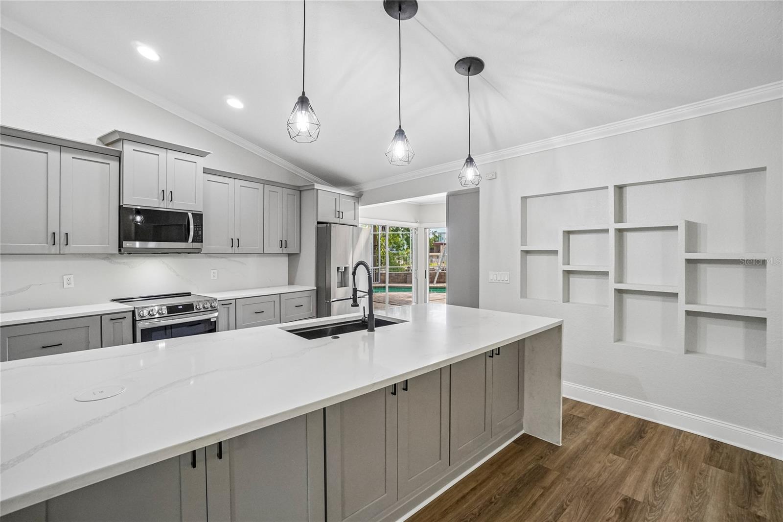 5609 EXECUTIVE DR — photo 25