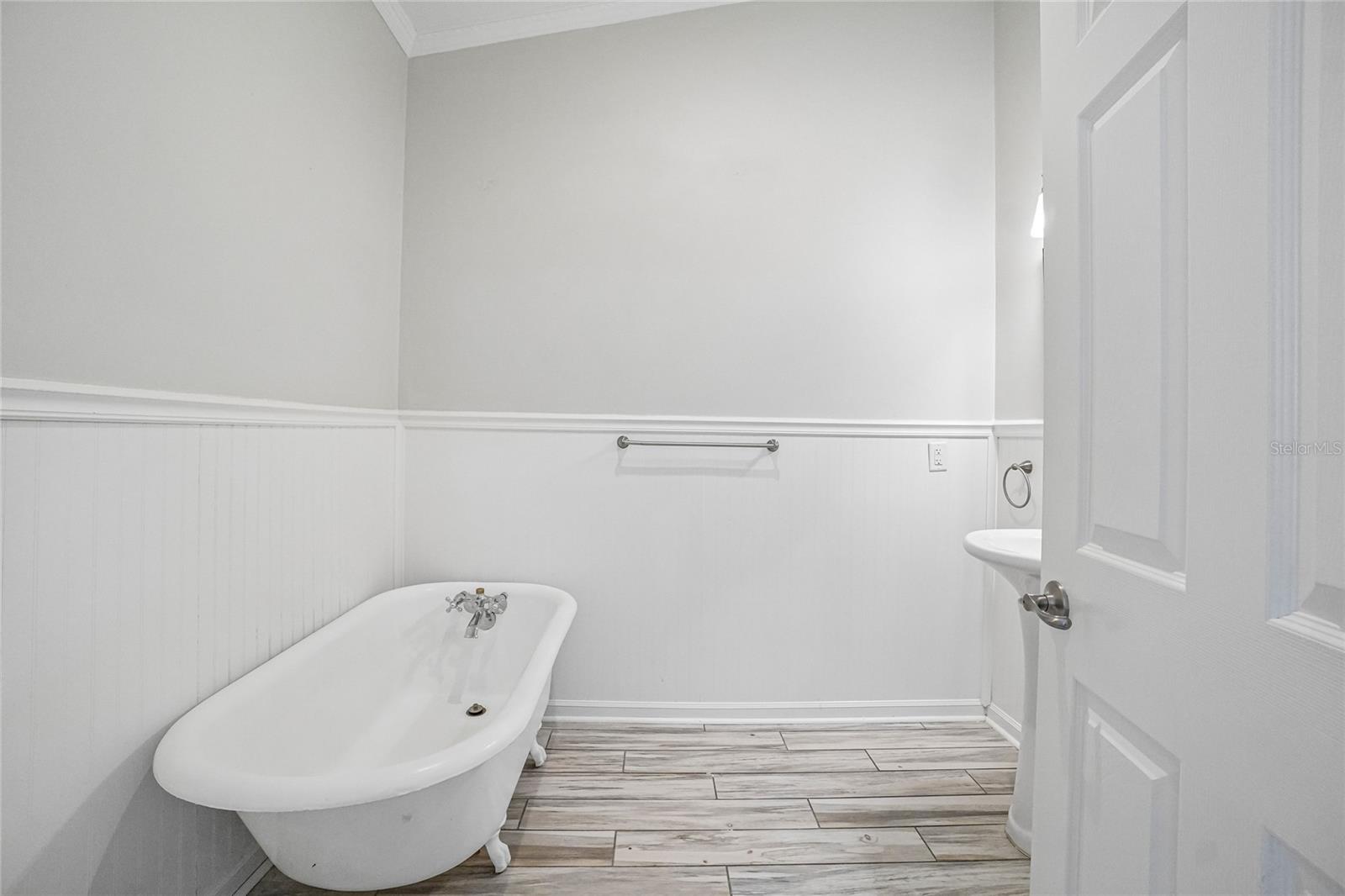 5609 EXECUTIVE DR — photo 54
