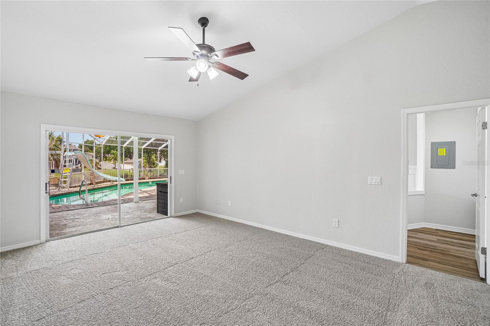 5609 EXECUTIVE DR — photo 31