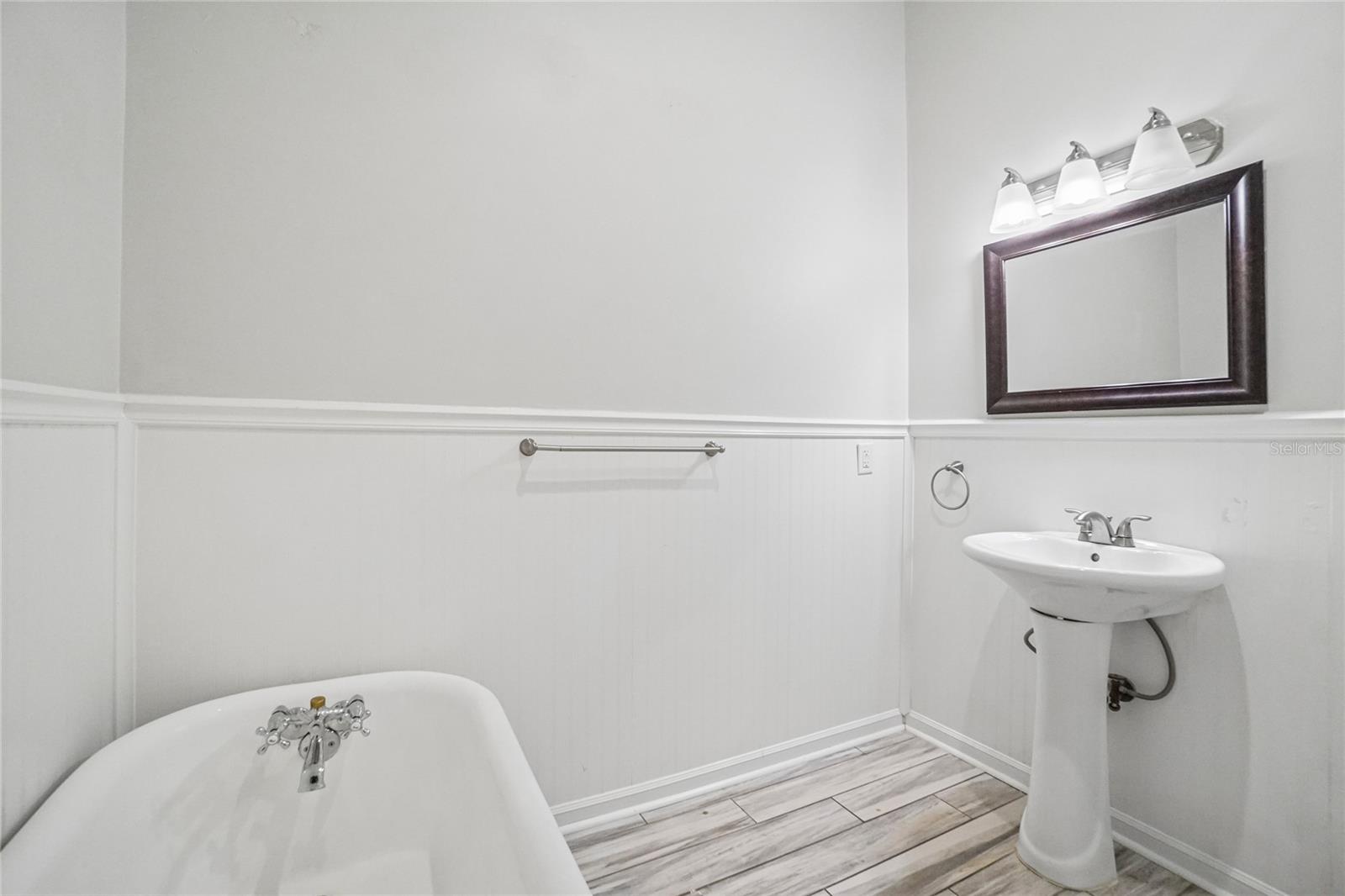 5609 EXECUTIVE DR — photo 35