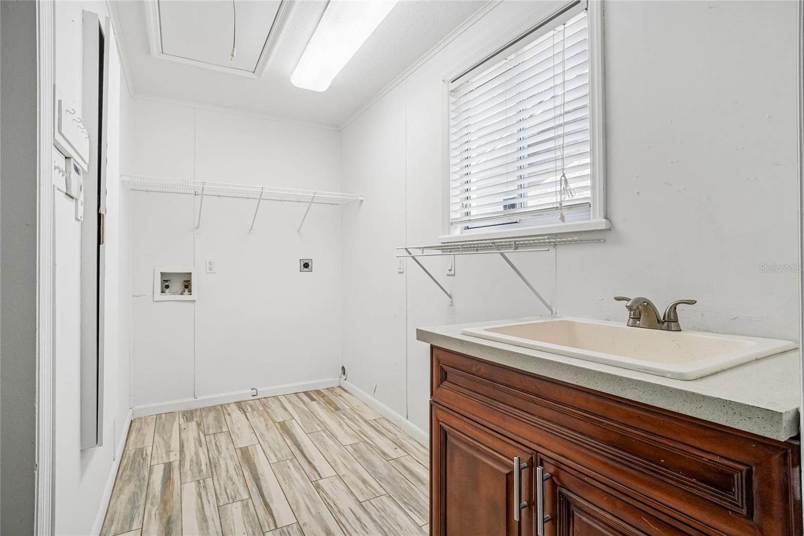 5609 EXECUTIVE DR — photo 17