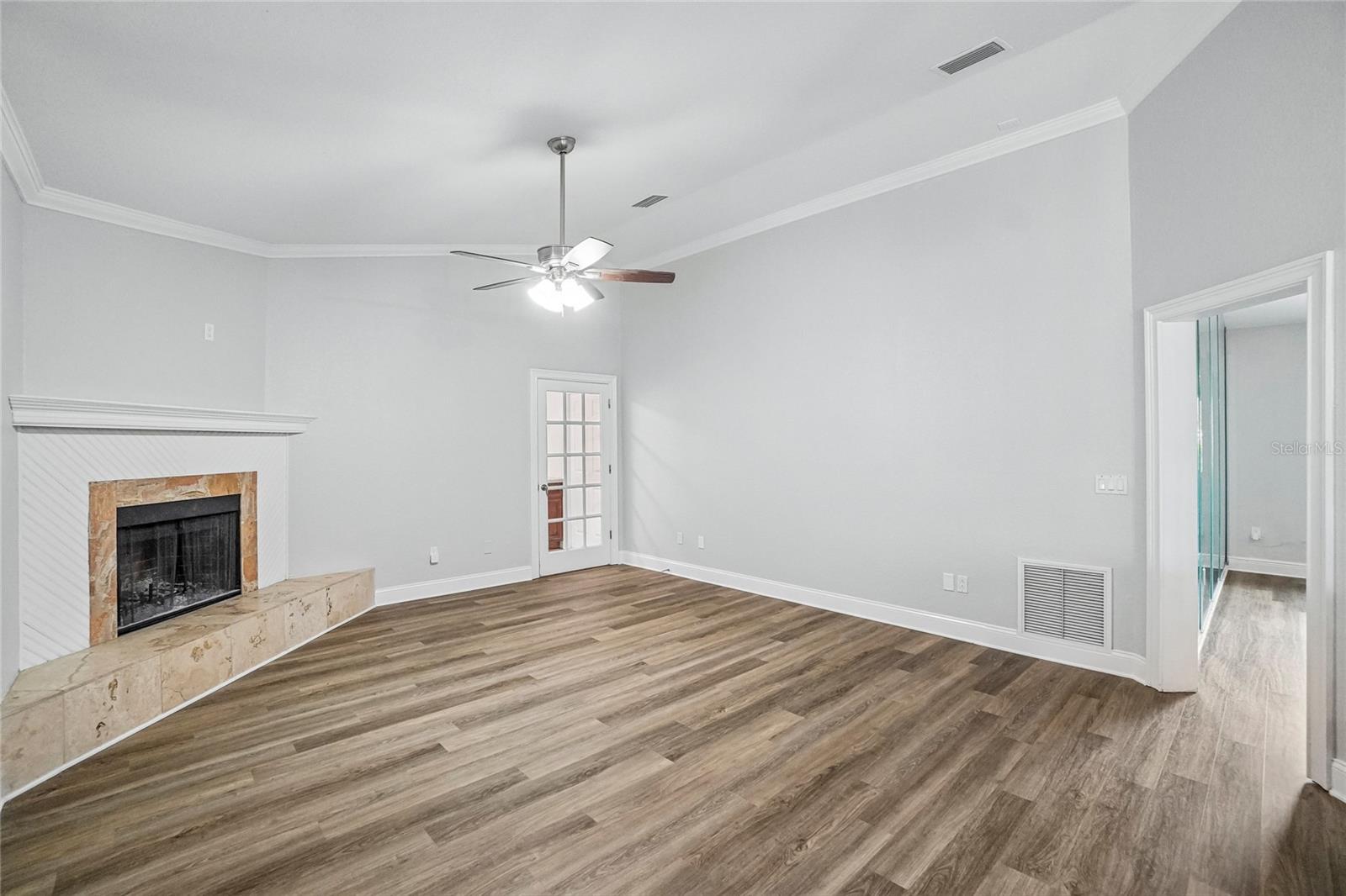 5609 EXECUTIVE DR — photo 3