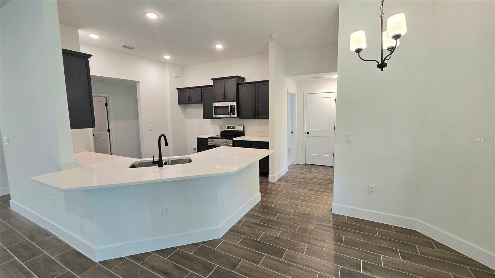 5800 SHAFFER AVE — photo 3