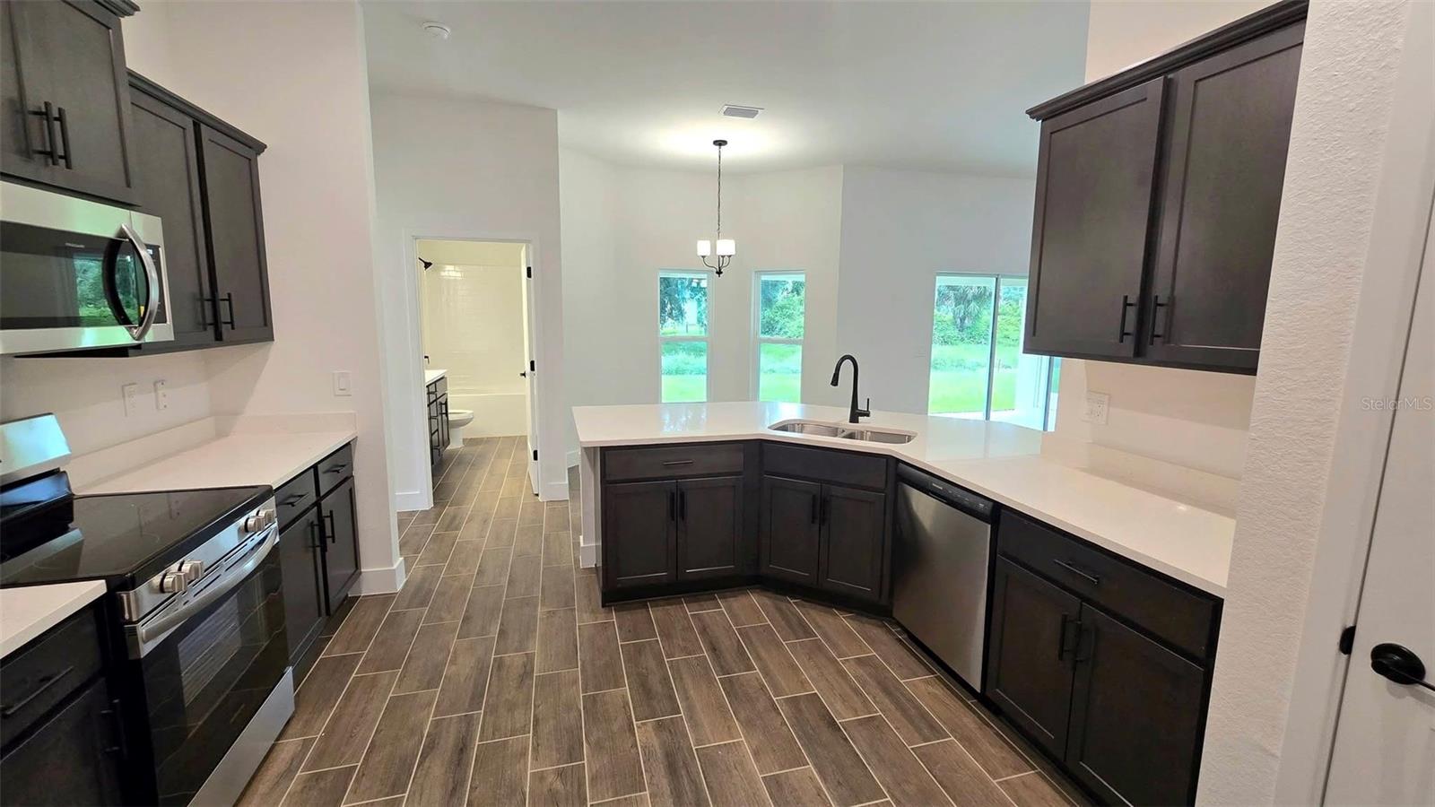 5800 SHAFFER AVE — photo 4