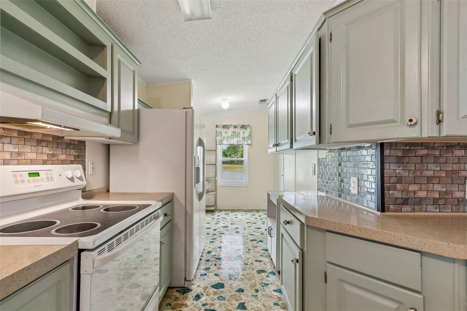 37644 PINATA AVE — photo 26