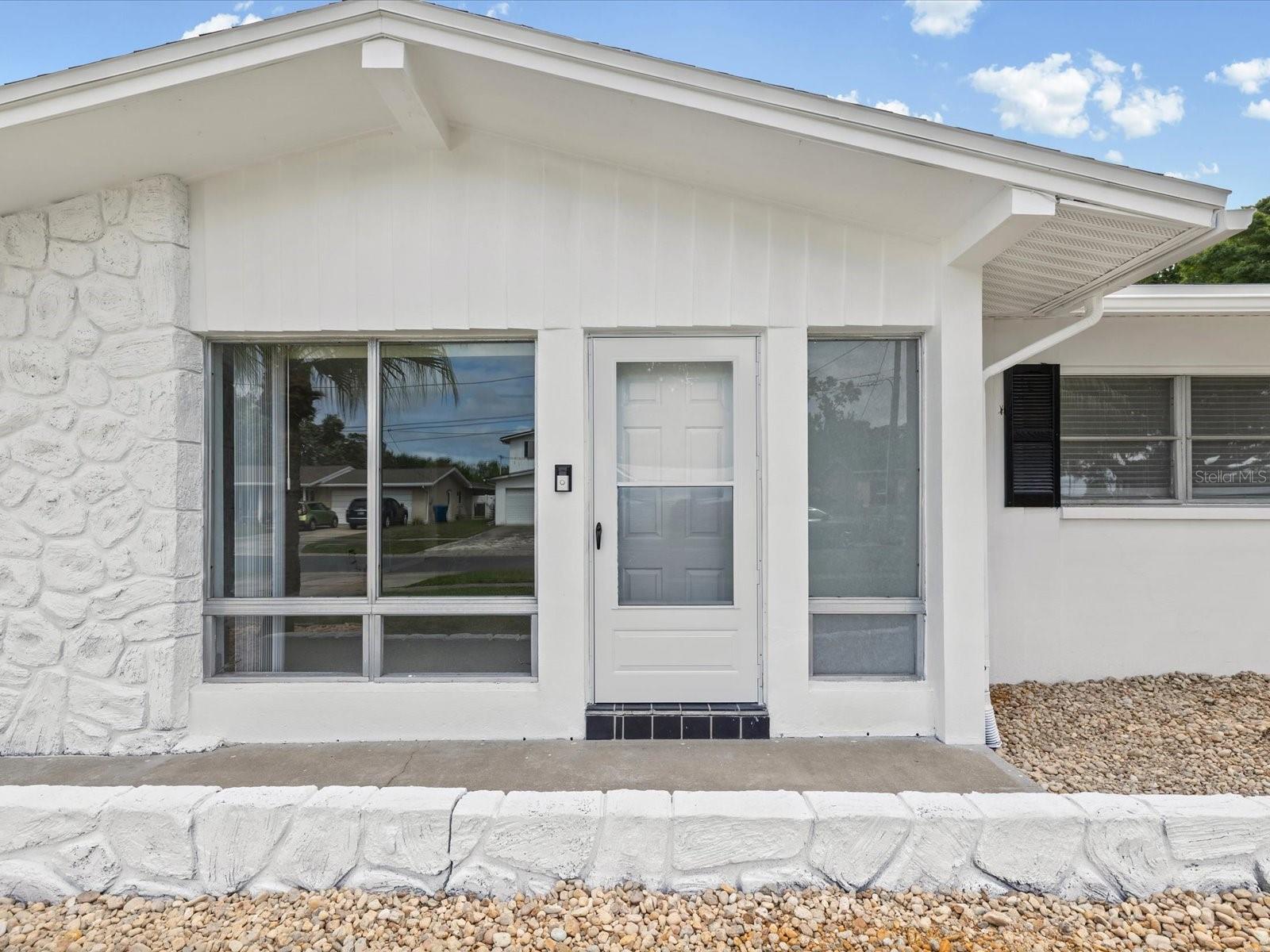 865 IMPERIAL DR — photo 2