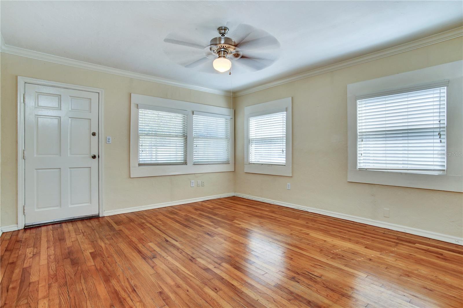 303 S AUDUBON AVE — photo 5