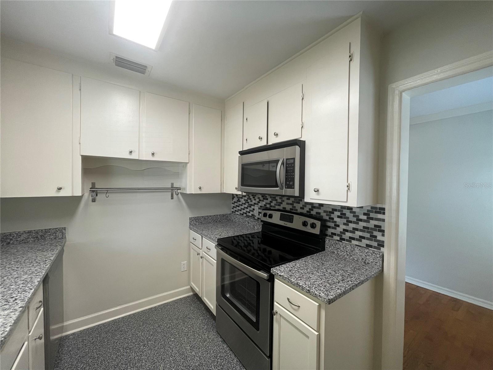303 S AUDUBON AVE — photo 8