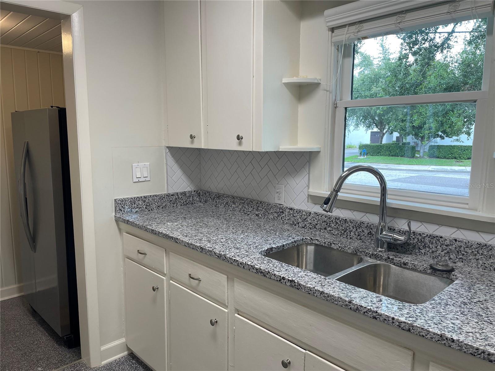 303 S AUDUBON AVE — photo 13