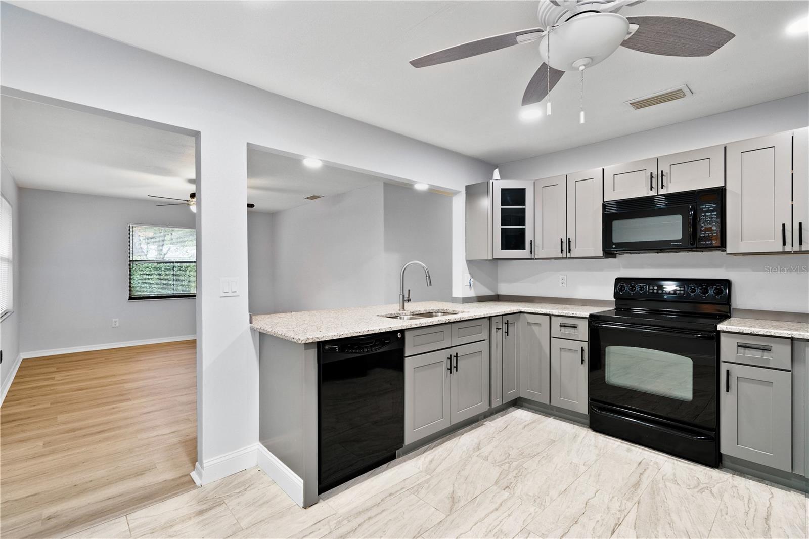 950 BELTREES ST — photo 16