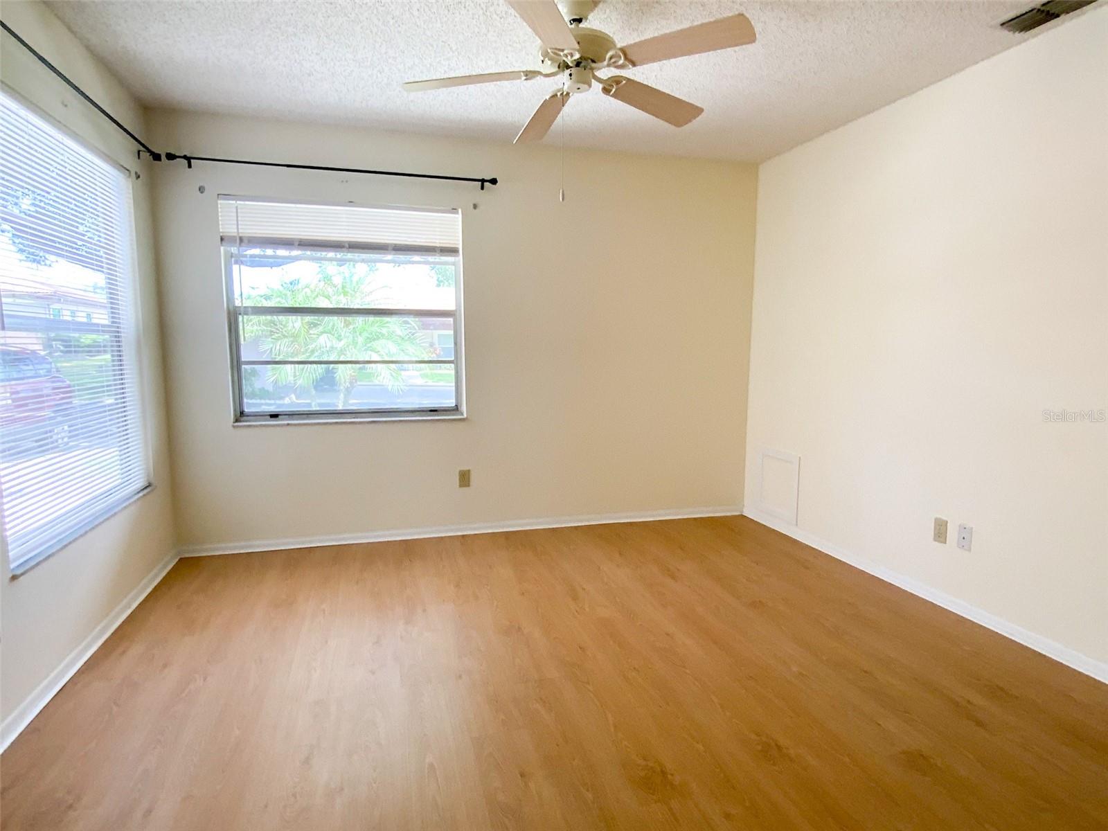 1125 MONTROSE PL — photo 11