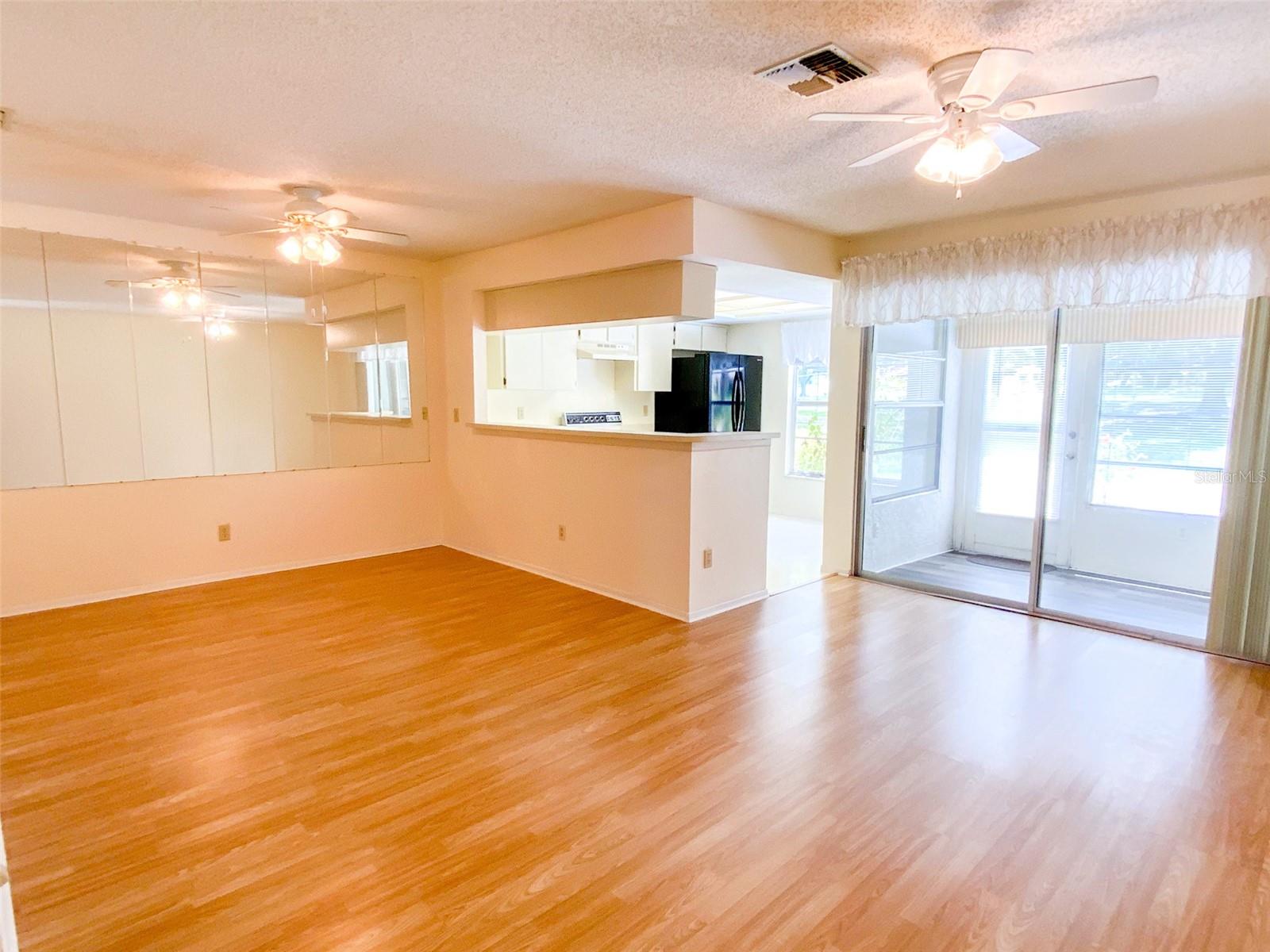 1125 MONTROSE PL — photo 8