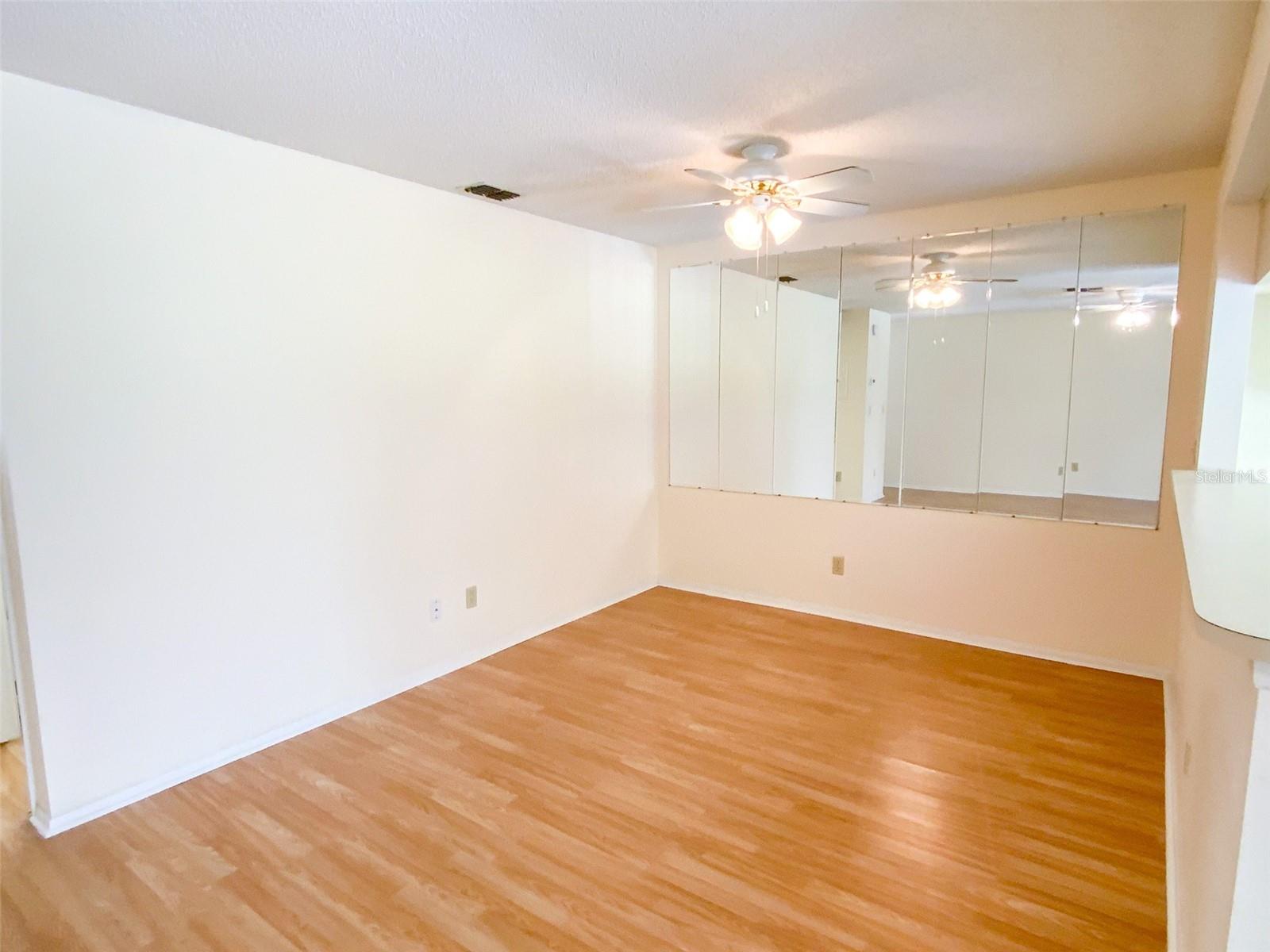 1125 MONTROSE PL — photo 7