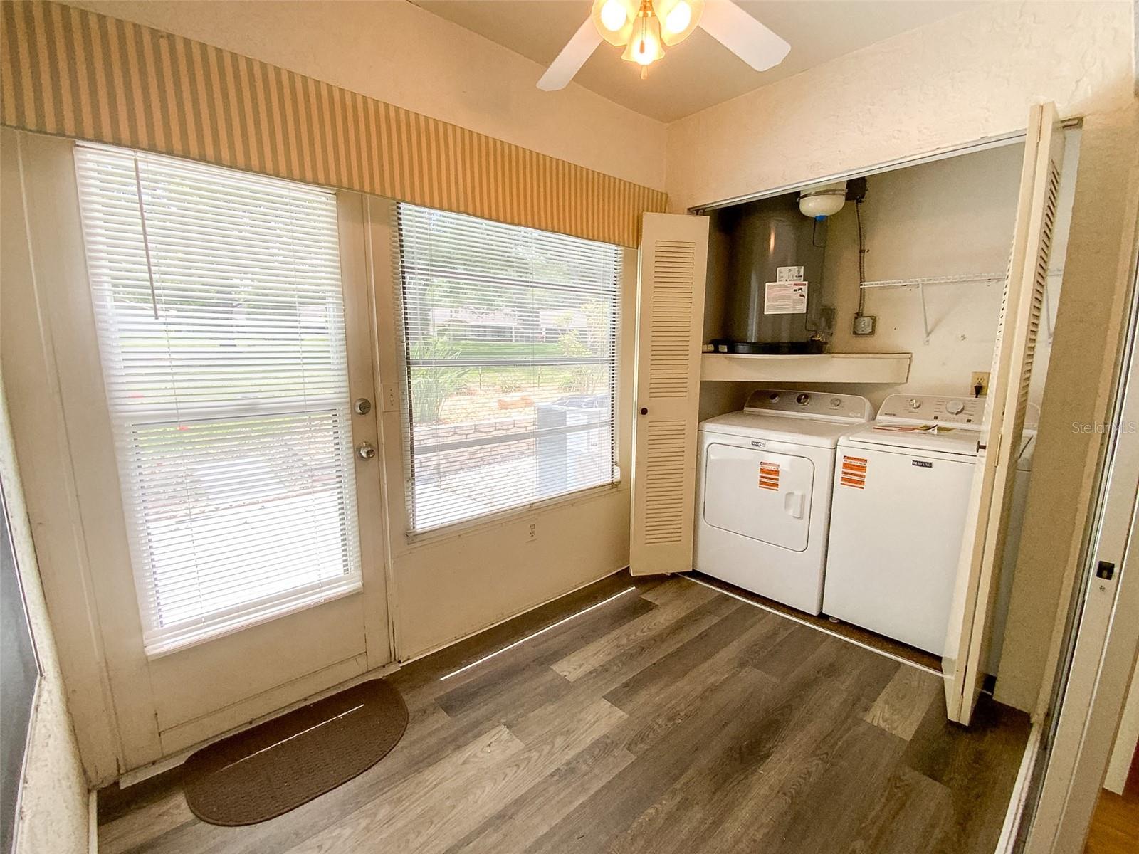 1125 MONTROSE PL — photo 17