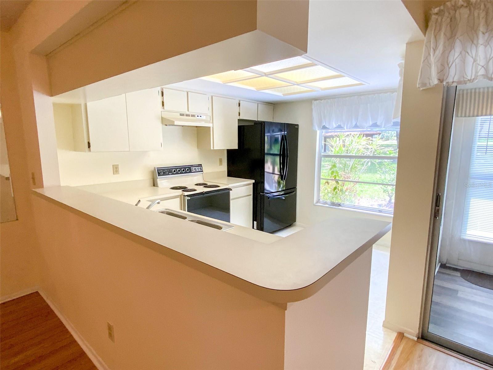 1125 MONTROSE PL — photo 6
