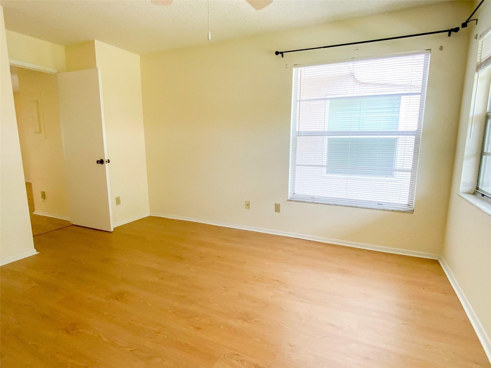 1125 MONTROSE PL — photo 12
