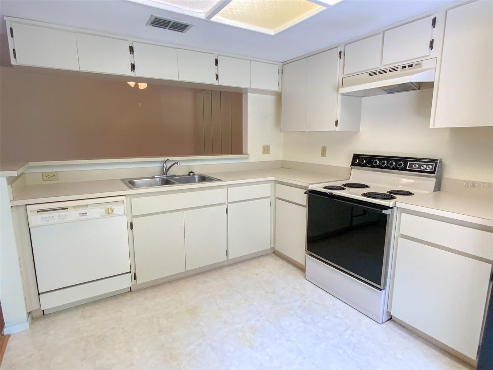 1125 MONTROSE PL — photo 3