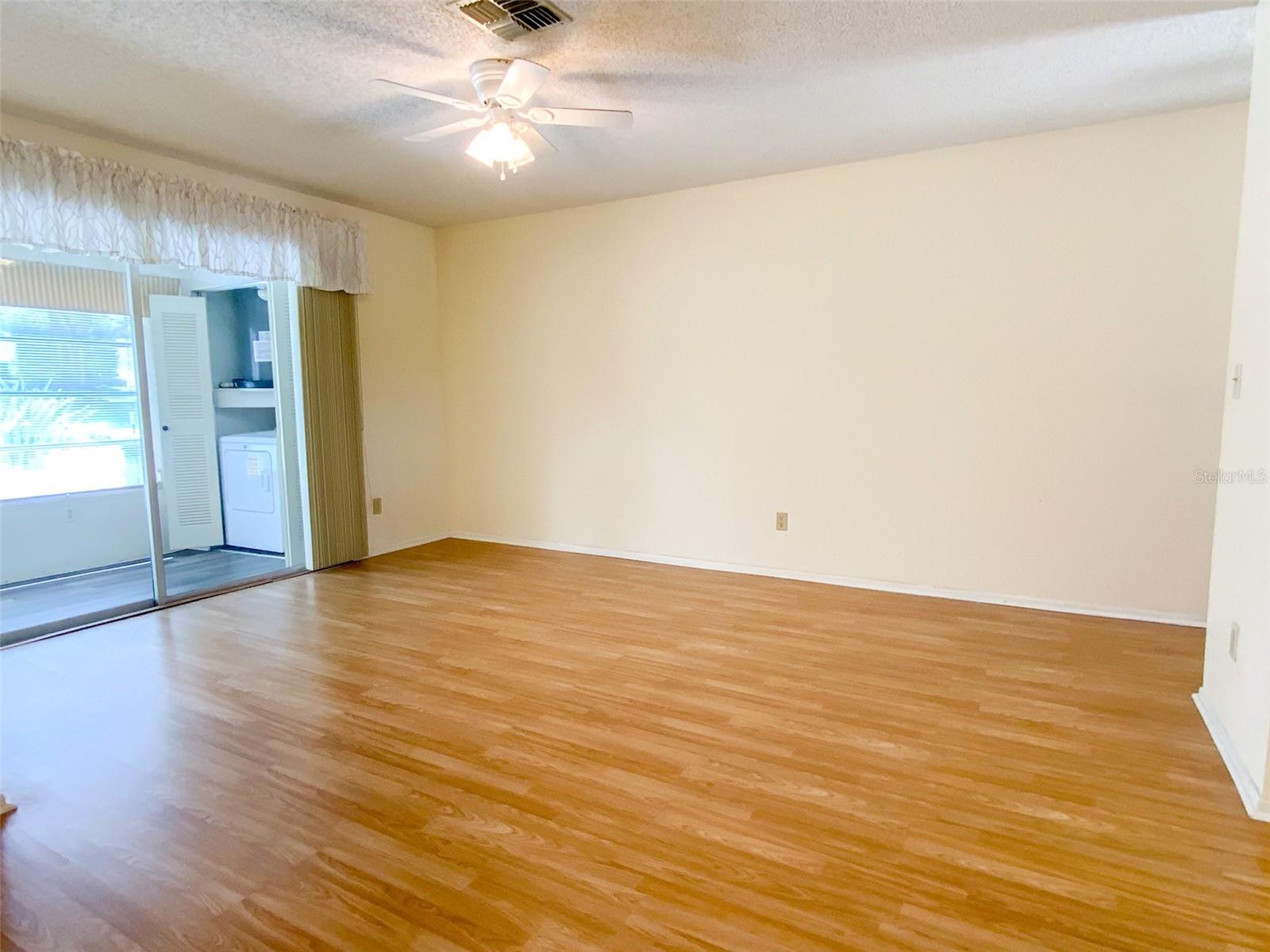 1125 MONTROSE PL — photo 9