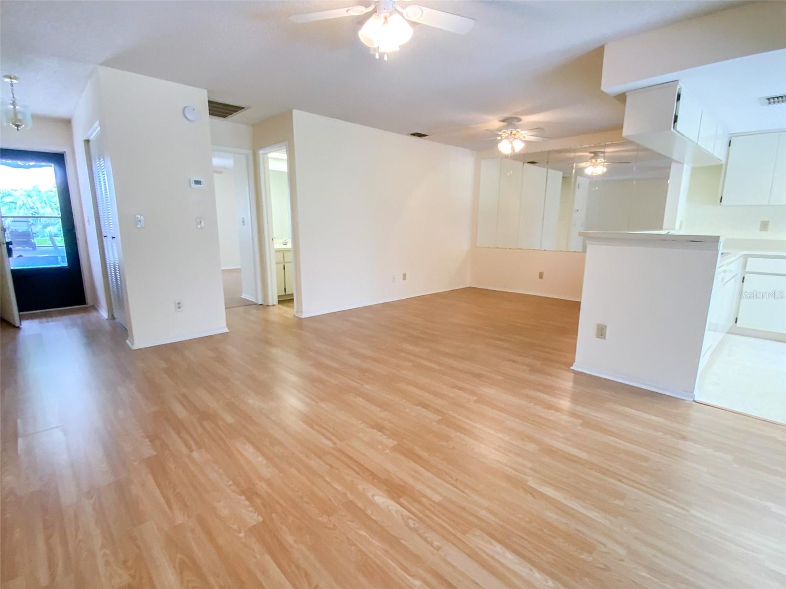 1125 MONTROSE PL — photo 10