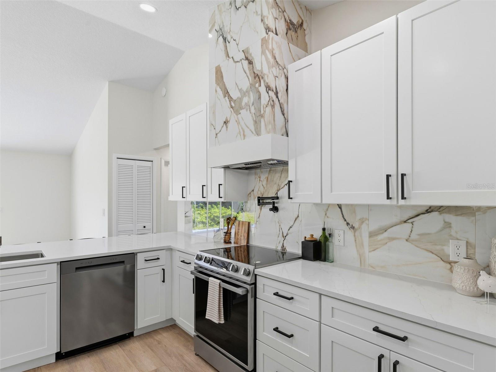 8452 YEARLING LN — photo 12