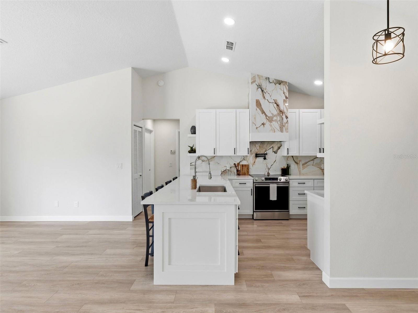 8452 YEARLING LN — photo 9