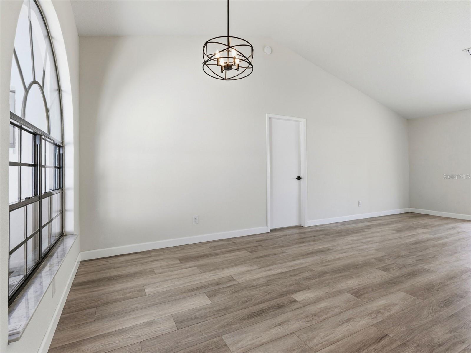 8452 YEARLING LN — photo 5