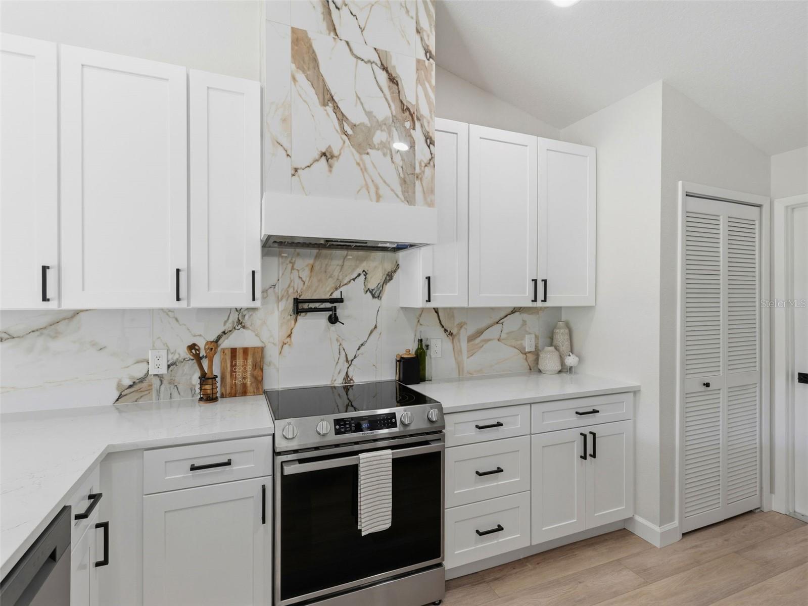 8452 YEARLING LN — photo 13