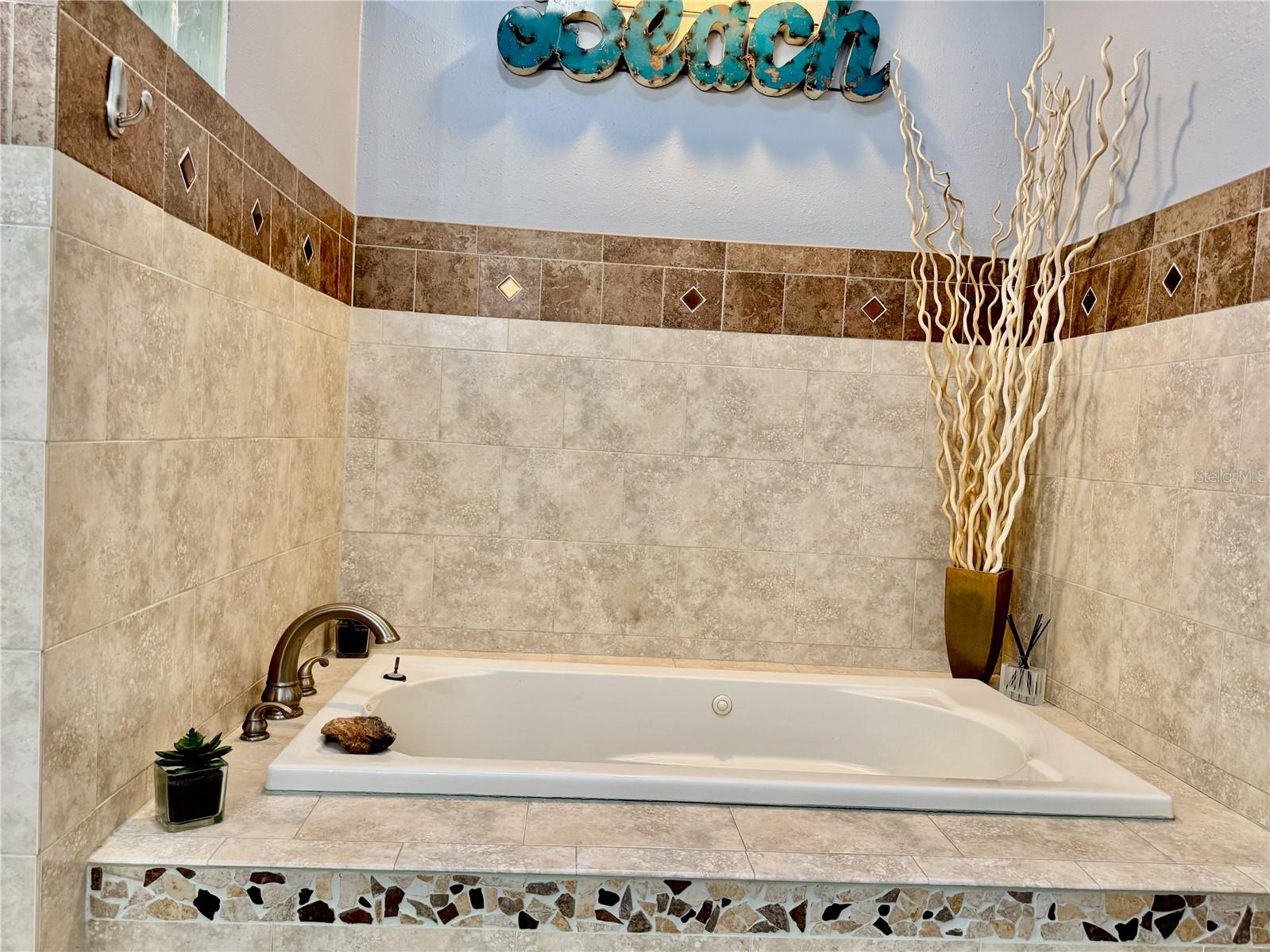 513 HAVEN POINT DR — photo 37