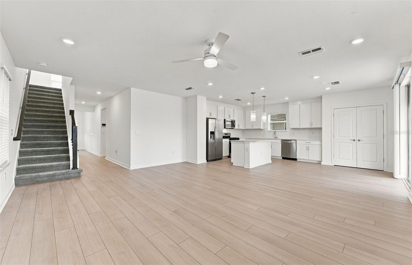 9748 CRESCENT MOON DR — photo 8