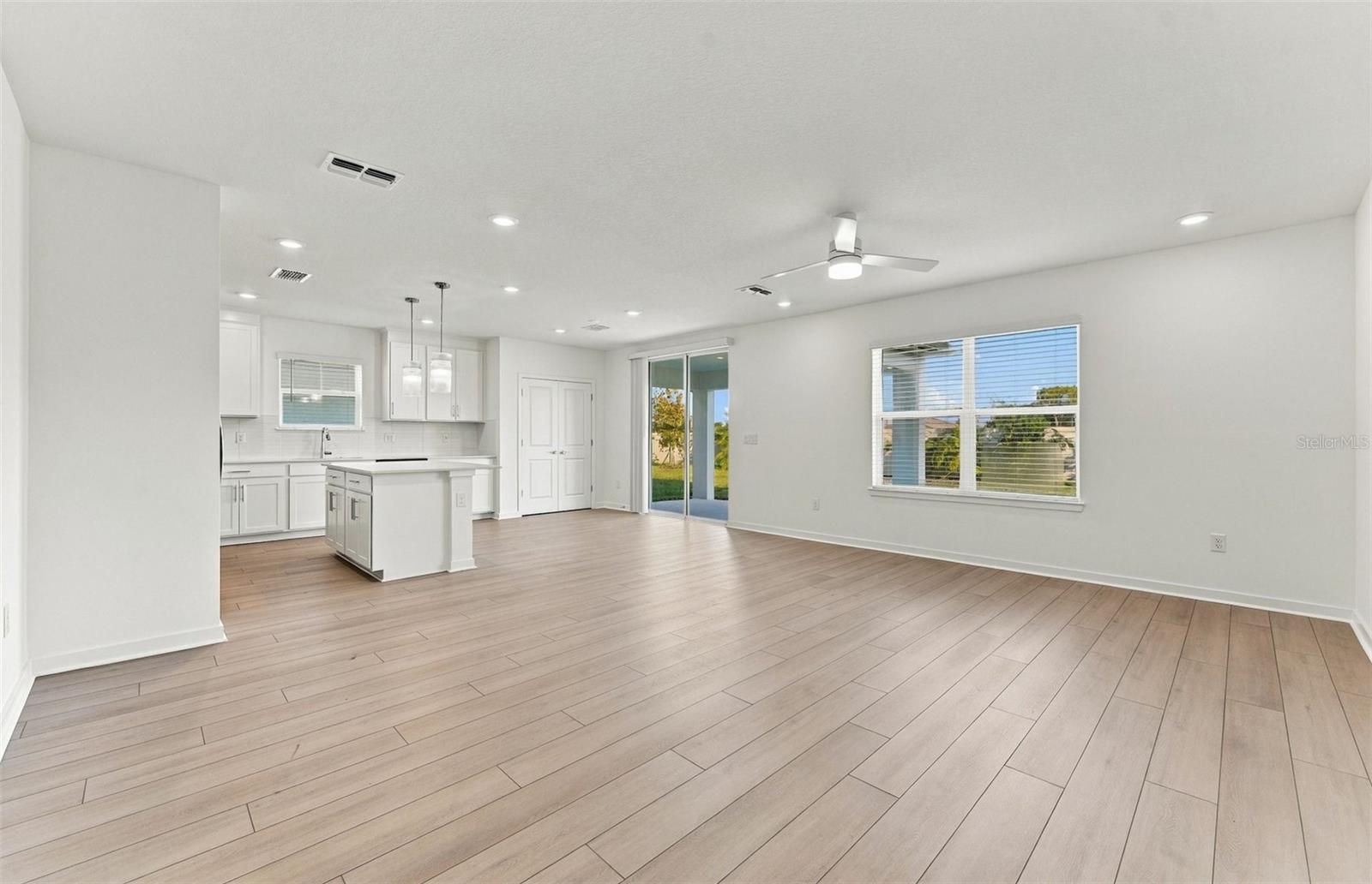 9748 CRESCENT MOON DR — photo 5