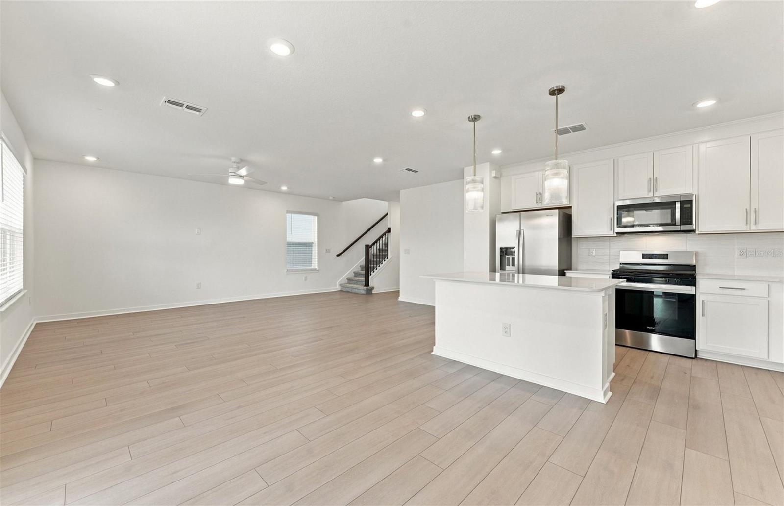9748 CRESCENT MOON DR — photo 6