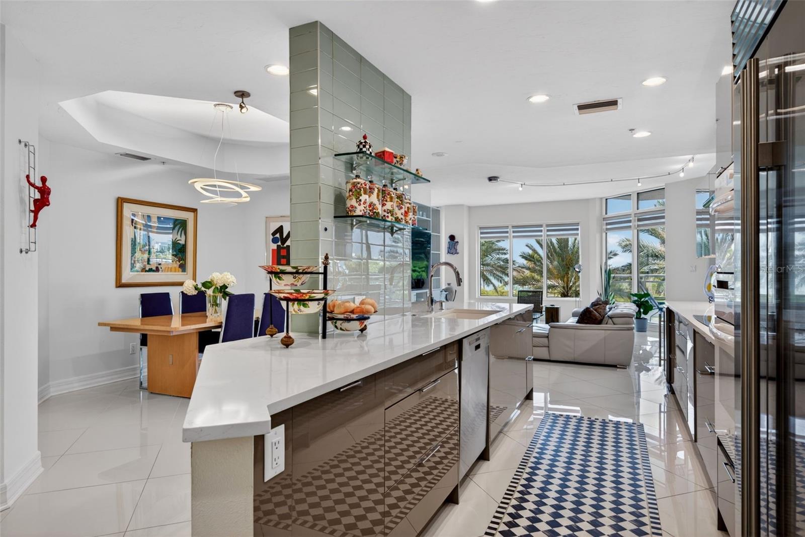 340 S PALM AVE #14 — photo 6