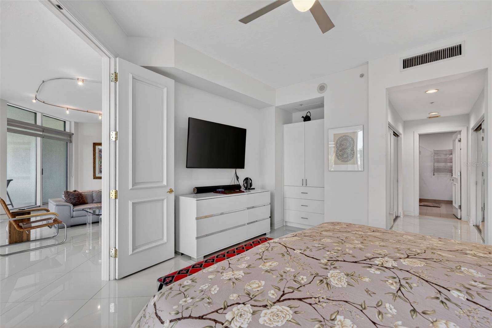 340 S PALM AVE #14 — photo 31