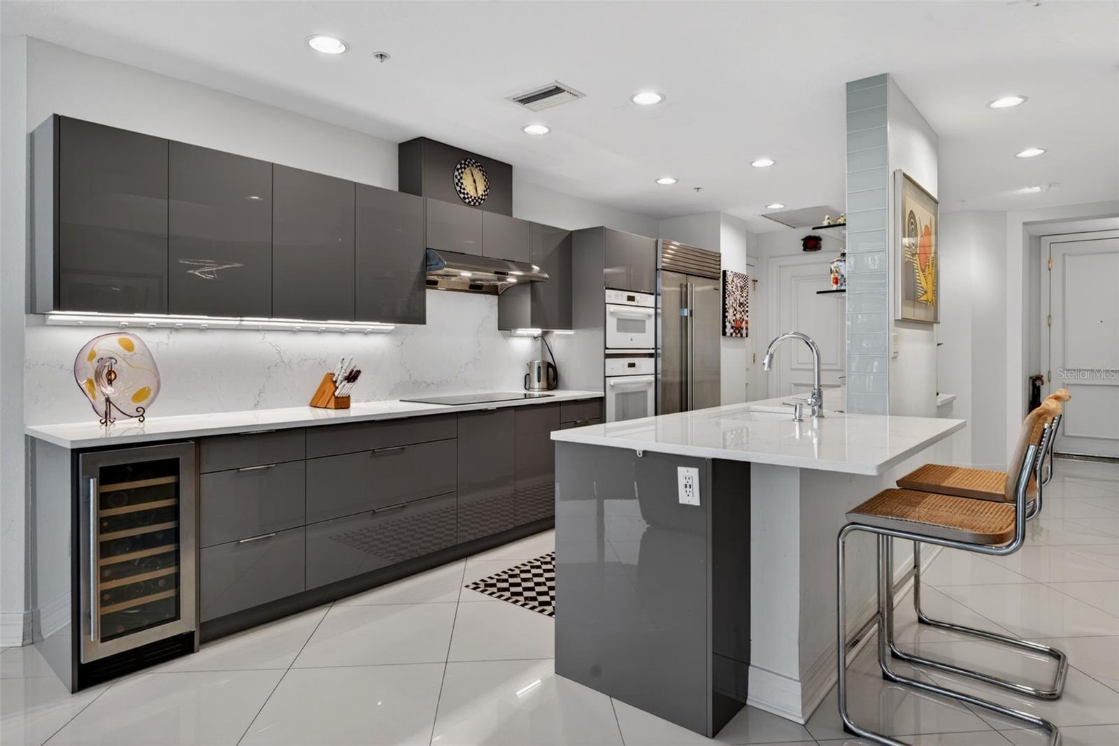 340 S PALM AVE #14 — photo 4