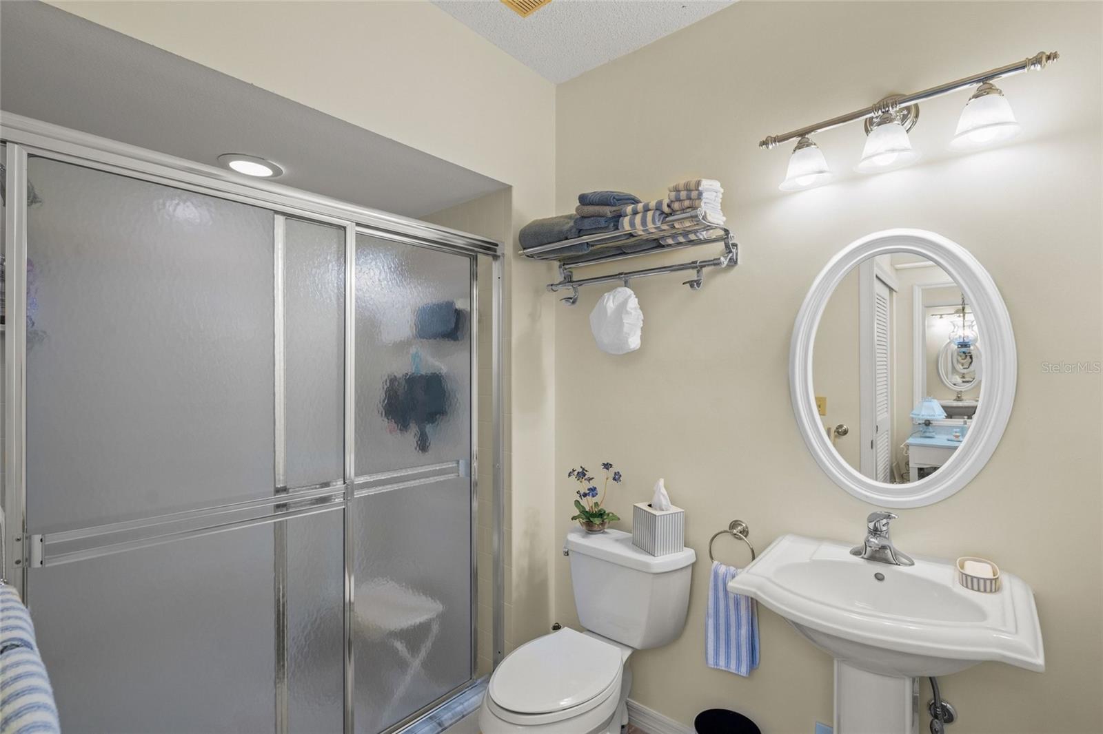4688 OAK HOLLOW DR #25 — photo 28